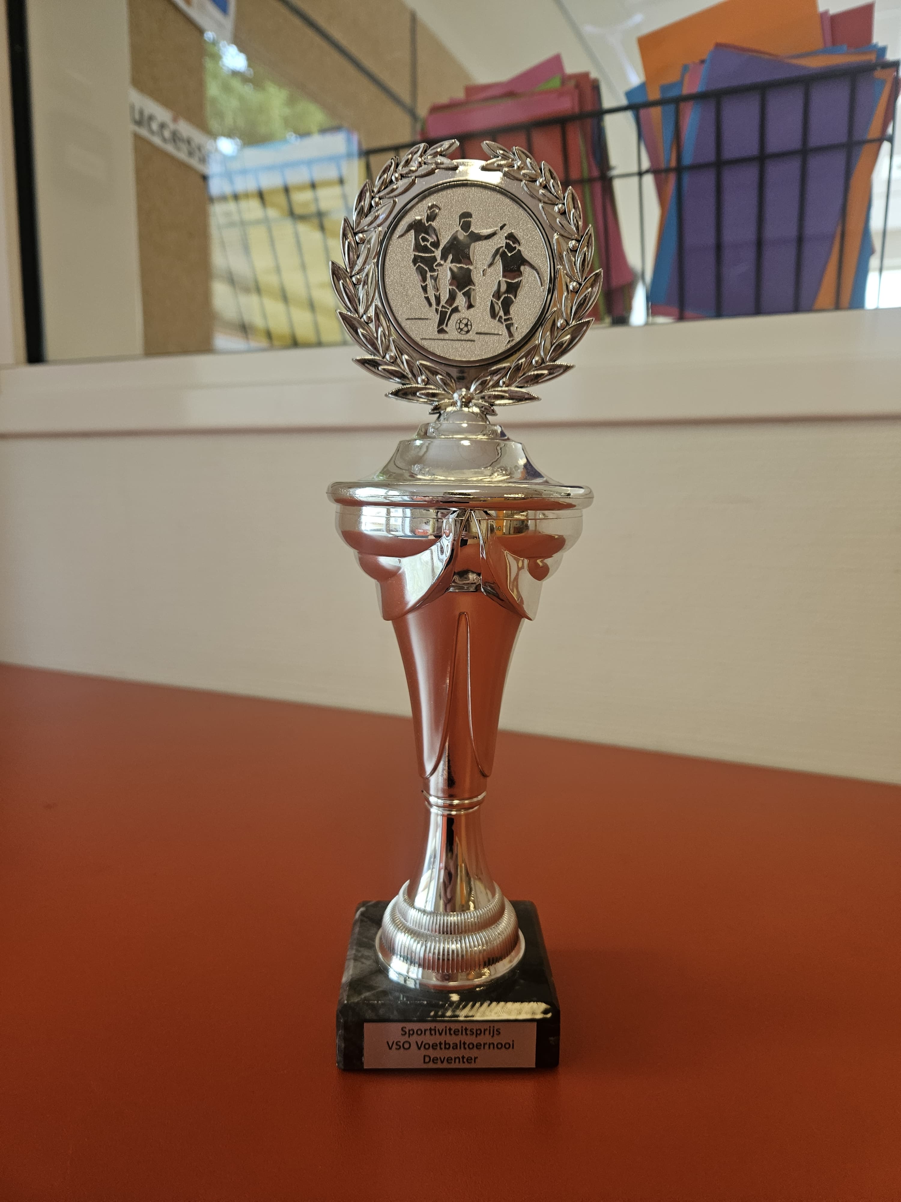 Leerlingen geven alles op schoolvoetbaltoernooi en winnen Sportiviteitsprijs
